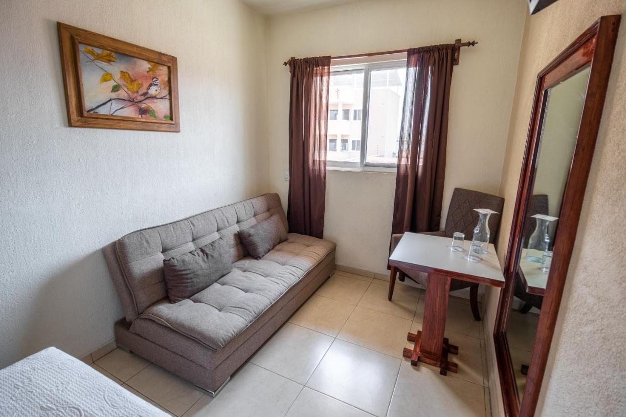 Hotel Casa Garatusa Yuriria Екстериор снимка