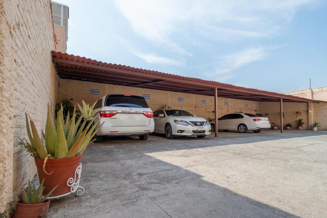 Hotel Casa Garatusa Yuriria Екстериор снимка