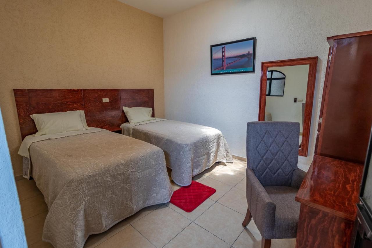 Hotel Casa Garatusa Yuriria Екстериор снимка