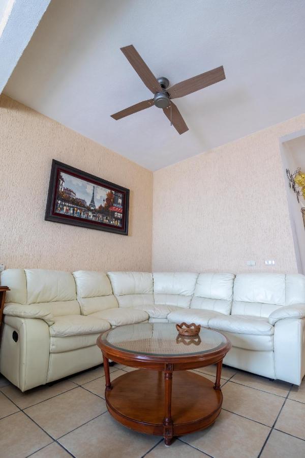 Hotel Casa Garatusa Yuriria Екстериор снимка