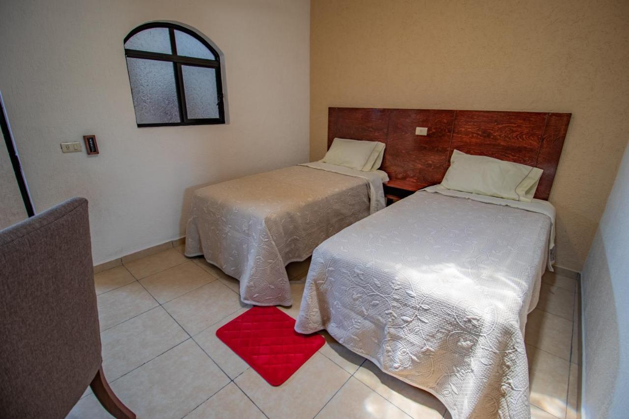Hotel Casa Garatusa Yuriria Екстериор снимка